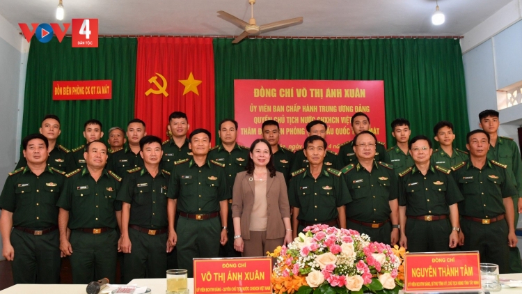 QUYỀN CHỦ TỊCH NƯỚC LƯM LÊY CĂN CỨ TRUNG ƯƠNG CỤC MIỀN NAM