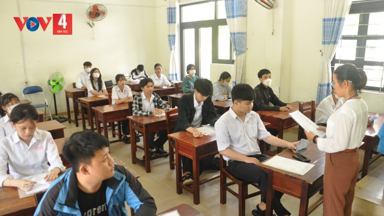 KỲ THI TỐT NGHIỆP THPT C’MOO 2024: RA PẶ 55 ZR’LỤ THI, QUẢNG NAM PA GHIT RA VĂNG LIÊM CHOOM