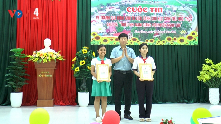 NAM GIANG BHRỢ G’LUH TR’THI VẼ TRANH “P’NIÊN K’TỨI NAM GIANG LÂNG CHR’HOONG NGỌC LẶC”