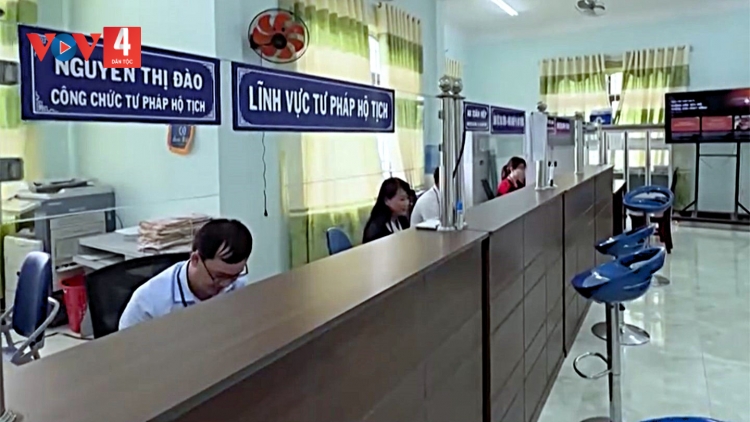 Giải quyết nhân sự dôi dư sau sáp nhập - nhìn từ huyện Trà Bồng