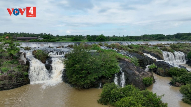 Nàng H'Linh vẫn hiện ra trên dòng Sêrêpôk