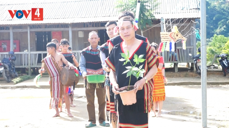 MANUYH XÊ ĐĂNG BHRỢ BH’RỢ BHUÔIH ABHÔ SÂM NGỌC LINH