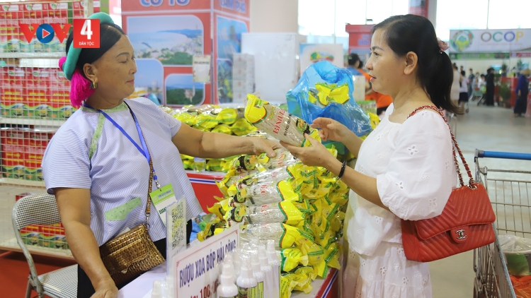 Hội chợ OCOP Quảng Ninh: Phó Chủ tịch tỉnh lên livetream gọi “chốt đơn”