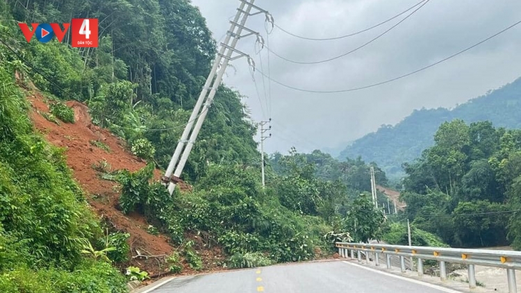 Bắc Kạn: 3 người bị thương và 227 ngôi nhà hư hại do sạt lở đất