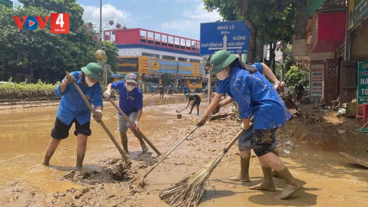 Đoàn thanh niên Yên Bái cứu trợ người dân vùng lũ