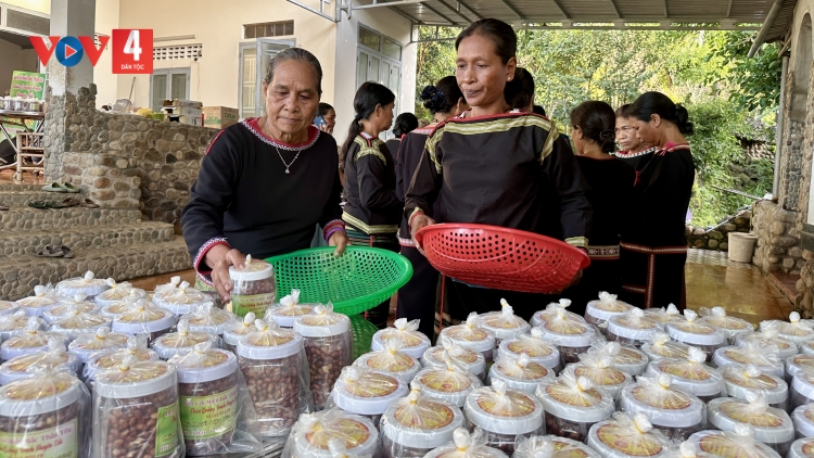 "Hũ muối yêu thương" của bà con dân tộc thiểu số Đắk Lắk gửi tới miền Bắc