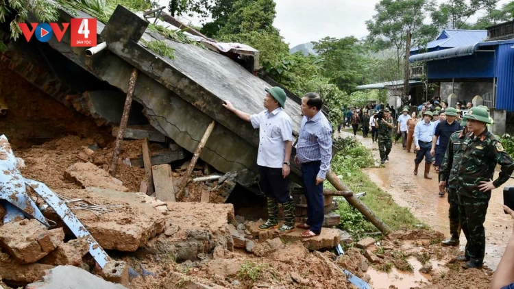PHÓ THỦ TƯỚNG HỒ ĐỨC PHỚC TR’PÁC RAU CA AY LOOM CƠNH LÂNG PR’LOỌNG CĂH DZỢ TU CRÊÊ HR’LANG K’TIẾC ĐHỊ HÒA BÌNH