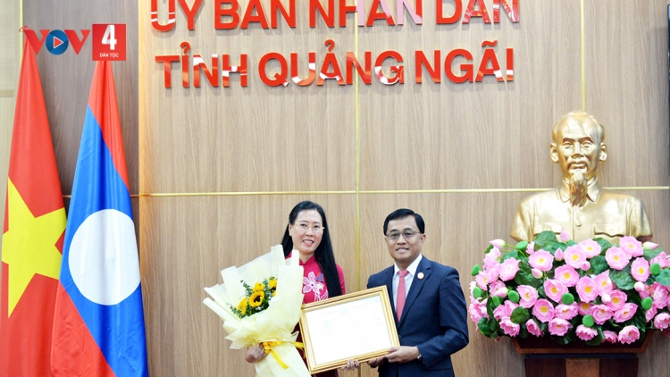 CHER ĐOỌNG HUÂN CHƯƠNG ÂNG NHÀ NƯỚC CỘNG HOÀ DÂN CHỦ NHÂN DÂN LÀO ĐOỌNG TẬP THỂ LÂNG ZÂP CHA NẶC MANỨIH ÂNG TỈNH QUẢNG NGÃI