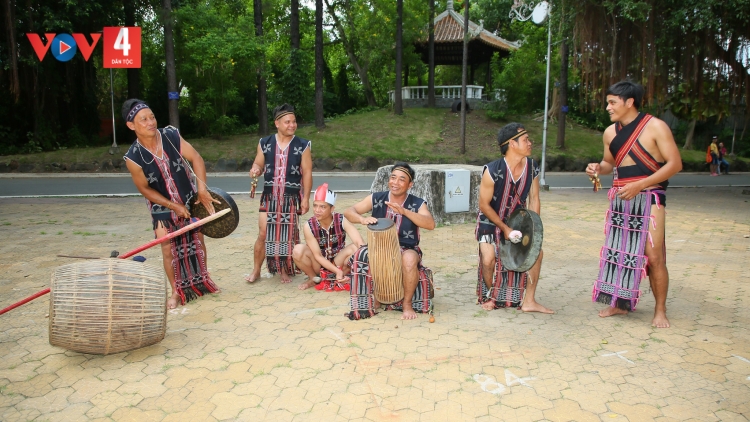 ZƯ LÊY PR’HÁT XA NUL, T’NƠỚT NĂC ĐƠƠH VÊY PAZUM ĐH’RƯAH ÂNG LANG P’NIÊN