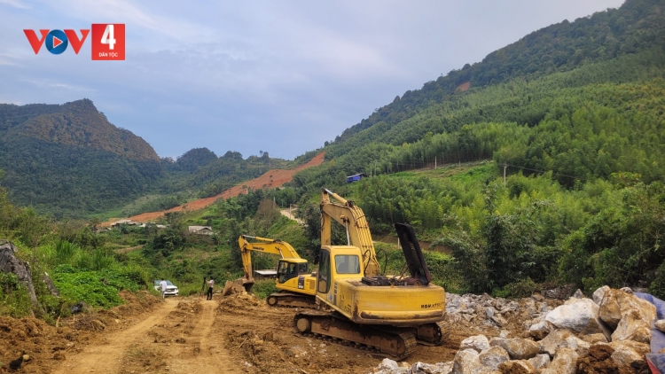 CAO BẰNG - THOM NGẦN CHÈN, CÔNG RÈNG PANG HƯA PỈ NOỌNG ỎN TỈNH LĂNG XÁ PHÂN LỒM PẲT PẢO