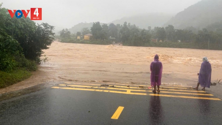 QUẢNG TRỊ: ĐÁC ĐHỊ ZẬP ZR’LỤ POONG ÊP ZR’LỤ ĐHANUÔR ACOON COH LÂNG DA DING CA COONG ƠY NONG ĐHẬU