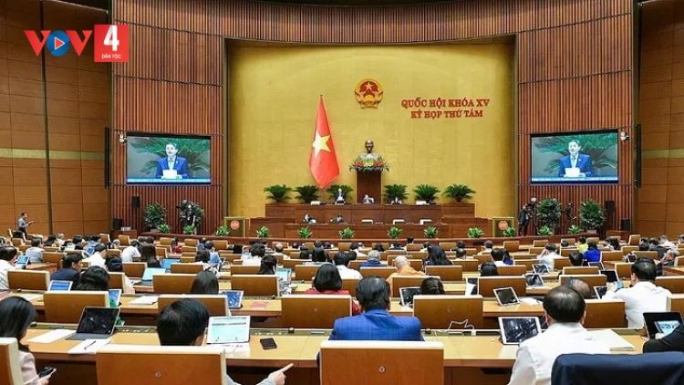 QUỐC HỘI PRÁ XAY OOY DỰ ÁN LUẬT BHRỢ, P’XOỌNG MUY BƠR ĐIỀU ÂNG 4 LUẬT