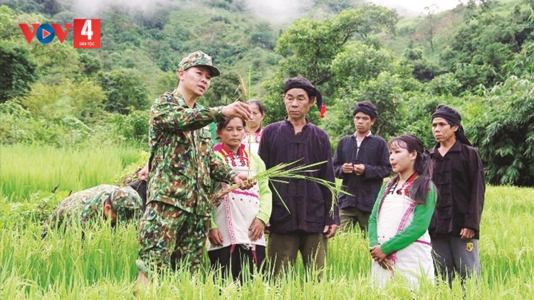 NẮC CỚ TUI ĐOỌNG K’RONG BHRỢ PA DƯR APÊÊ ACOON COH LUM ZR’NĂH K’ĐHAP LA LAY