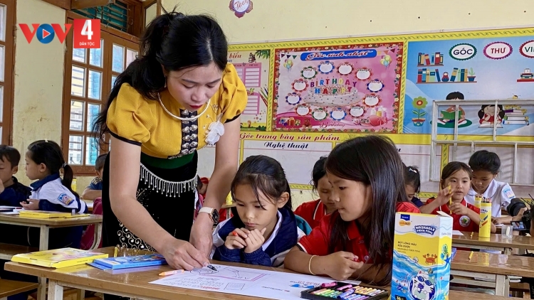 25 GIÁO VIÊN MANUYH ACOON COH TR’HAANH, TA BÉCH TƯỚC PÂH BH’RỢ “PRÁ XAY ĐH’RƯAH LÂNG THẦY CÔ” C’MOO 2024