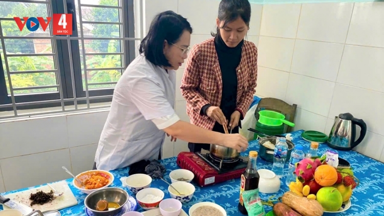 A LƯỚI (THỪA  THIÊN HUẾ): PA CHOOM ĐOỌNG 300 CA CĂN TING PÂH UH ZÊỆ DINH DƯỠNG