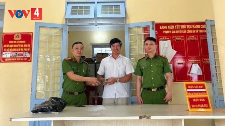 CÁN BỘ CÔNG AN QUẢNG NGÃI PA CHÔ K’NẶ 100 ỨC  ĐỒNG ĐOỌNG HA MANUYH CHUYỀN ZÊN CĂH CRÊÊ MA NUYH