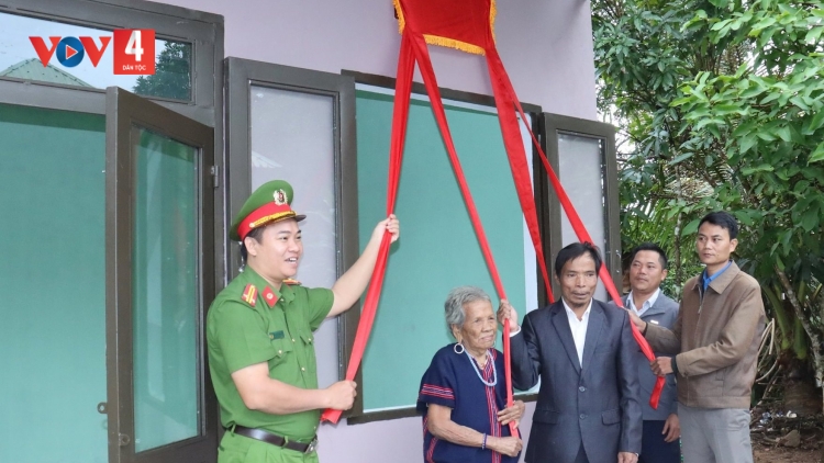 CÔNG AN CHR’HOONG TÂY GIANG, QUẢNG NAM PAZAO ĐOỌNG ĐONG LIÊM LOOM HA PR’LOỌNG ĐONG CHÍNH SÁCH