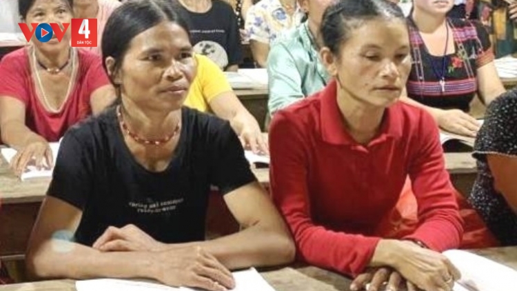 ĐHA NUÔR ZR’LỤ ACOON COH LÂNG DA DING CA COONG PA CHOOM CHỮ BƠƠN ZOOI ĐOỌNG TƠỢ 4,5 TƯƠC 9 ƯC ĐỒNG