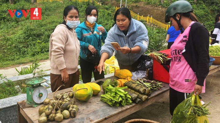 CHỢ PHIÊN BH’NƠƠN CHR’NOH ĐHỊ DA DING CA COONG KHÁNH HÒA