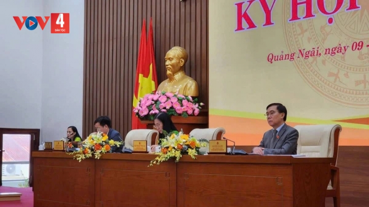 HĐND TỈNH QUẢNG NGÃI XAY MOON NGHỊ QUYẾT ZOOI CÁN BỘ U XƯA