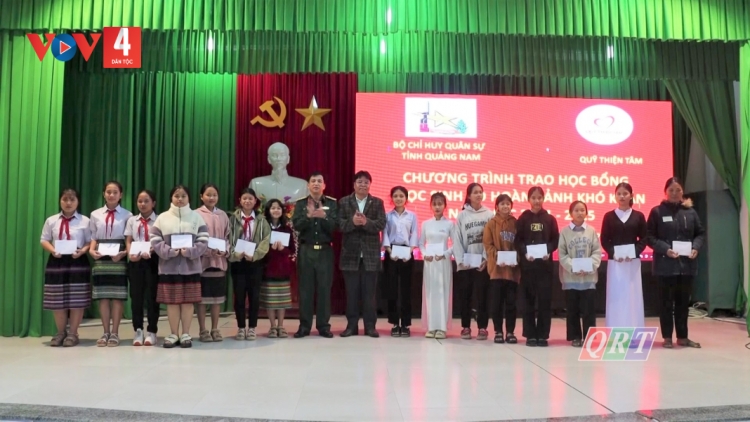 PA ĐƠP 15 HUN HỌC BỔNG HA HỌC SINH PR’ĂT TR’MÔNG ZR’NĂH K’ĐHAP BHLÂNG ĐHỊ CHR’HOONG TÂY GIANG