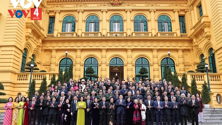 CHỦ TỊCH NƯỚC TR’LUM MẶT LÂNG APÊÊ ĐẠI BIỂU TR’HAANH ÂNG NGÀNH Y TẾ