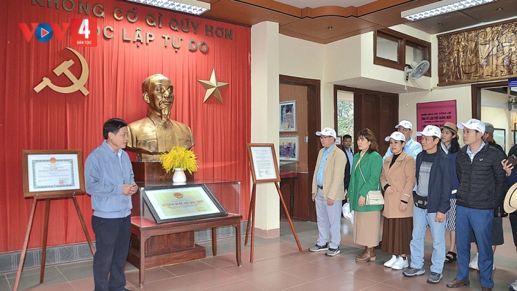 QUẢNG NGÃI: BẤC BH’RỢ CHR’NĂP HƠNH DEH 80 C’MOO T’NGAY GUNG DƯR BA TƠ