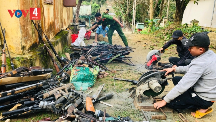 CÔNG AN CHR’HOONG NAM TRÀ MY PA HƯ LƠI K’NẶ 200 BÊỆ SÚNG TỰ BHRỢ
