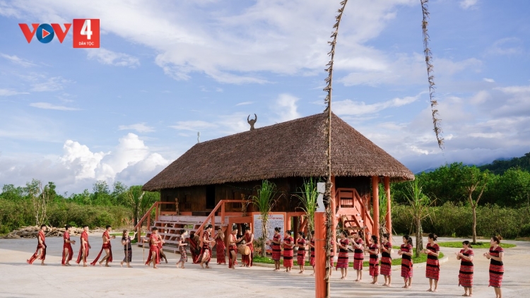 ĐƯƠNG KÍA T’NGAY MR’HAL “PR’HOỌM HA PRUÔT DA DING CA COONG ALƯỚI”