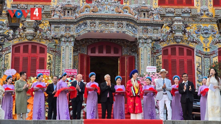 TRIỂN LÃM TRANH ÂNG BHUA HÀM NGHI ĐHỊ ĐẠI NỘI HUẾ