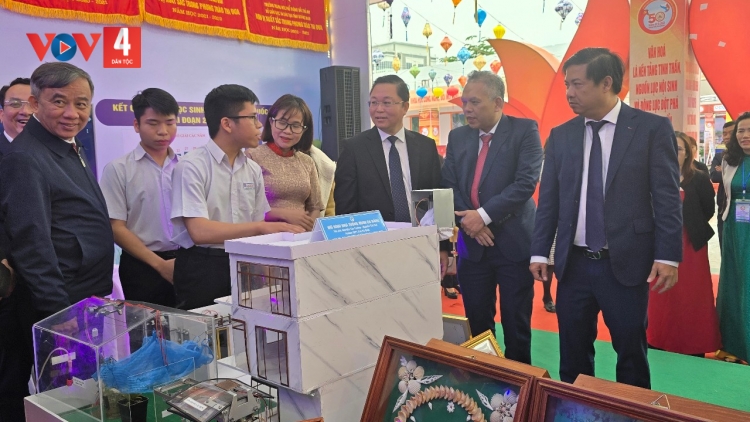 TRIỂN LÃM, PA CĂH APÊÊ BH’NƠƠN KINH TẾ - XÃ HỘI QUẢNG NAM TƠỢ 50 C’MOO GIẢI PHÓNG