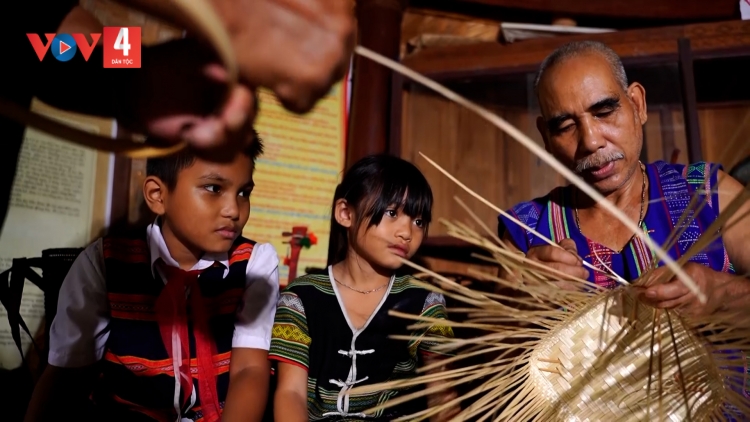 BH'RỢ T'TAANH ÂNG MANUYH CƠ TU