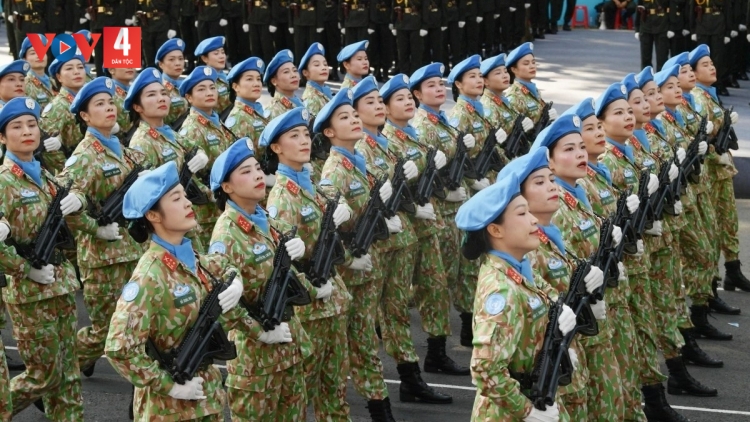 CHA NỤP LIÊM CRA BÊL TỔNG DUYỆT DIỄU BINH, DIỄU HÀNH ĐHỊ TP.HCM