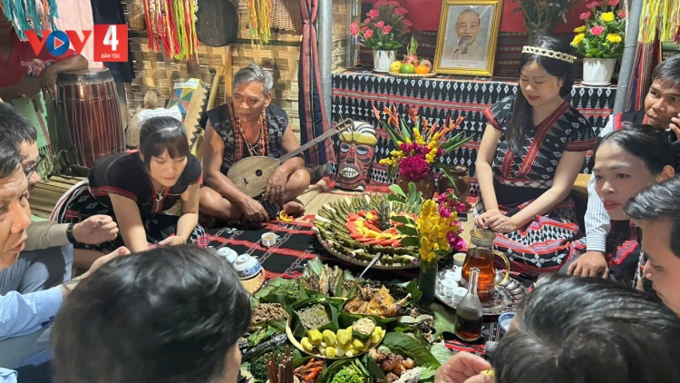 CHR’NĂP BH’RỢ PR’NGOOCH ÂNG MANUYH CƠ TU