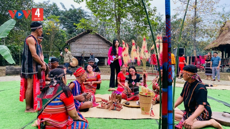 PA ZÊNG BH’RỢ VĂN HOÁ PR’HAY CHR’NĂP LÂNG PR’ĐỢC “AVA HỒ LÂNG ĐHANUÔR ZÂP ACOON COH VIỆT NAM”