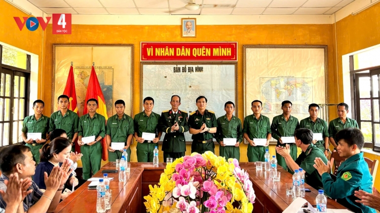 TÂY GIANG (QUẢNG NAM): LƯỚT LUM LÊY, PA HÊL APÊÊ CHIẾN SĨ T’MÊÊ NHẬP NGŨ