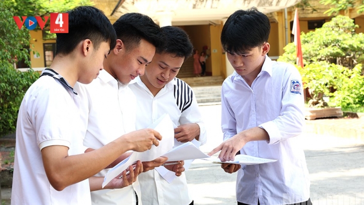 G’LUH THI TỐT NGHIỆP THPT C’MOO 2025 TA BHRỢ YÊM TÊÊM, LIÊM TA NIH