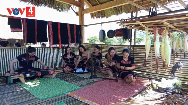 CRÂNG CA COONG CHR’VA XA NUL CHIING CHA GÂR