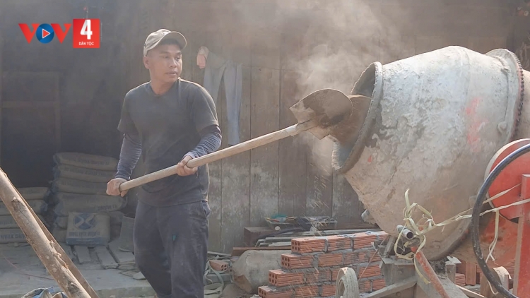 NAM GIANG T’BIL LƠI LÂH 1.200 ĐÔNG TA RĂH HA RUÔI