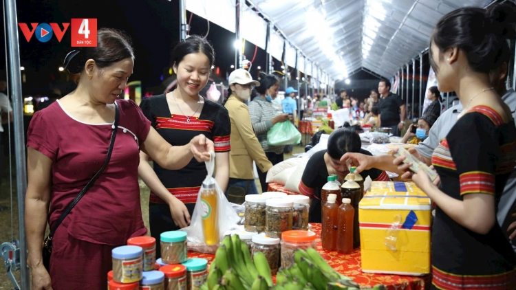 T’NGAY 21 LÂNG 26, CHR’HOONG NAM GIANG BHRỢ PHIÊN CHỢ HA DƯM G’LUH I C’MOO 2025