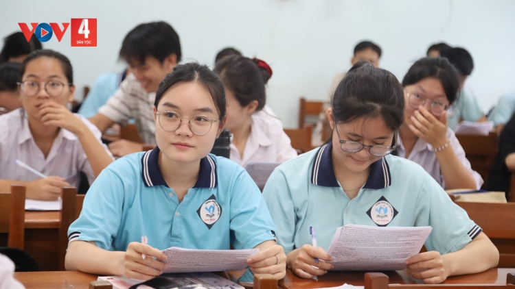 BÌNH ĐỊNH LÊY CHA MÊÊT LIÊM GHIT ĐOỌNG HA G’LUH THI TỐT NGHIỆP THPT C’MOO 2025