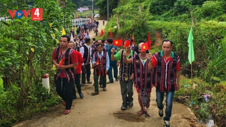 ĐHANUÔR HÙNG SƠN VÊY BẤC RAU ĐƯƠNG RƠƠM OOY NHIỀM KỲ T’MÊÊ ÂNG ĐẢNG BỘ