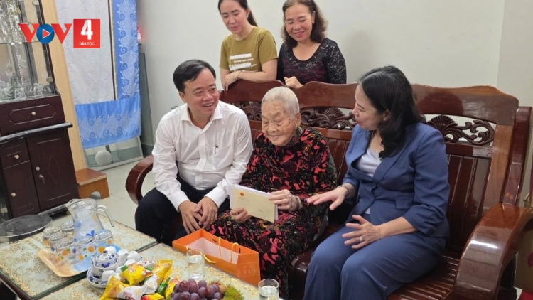 PHÓ CHỦ TỊCH NƯỚC VÕ THỊ ÁNH XUÂN LƯM, CHER ĐOỌNG PR’HÊL HA MANƯIH VÊY C’RƠ G’LÊÊH LÂNG CÁCH MẠNG COH CÀ MAU