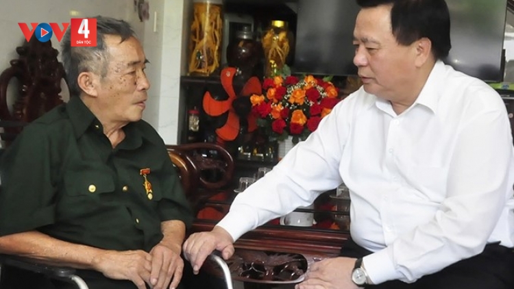 UỶ VIÊN BỘ CHÍNH TRỊ NGUYỄN XUÂN THẮNG TƯƠC LUM LÊY PR’LOỌNG ĐONG MANUYH VÊY G’LÊÊH C’RƠ LÂNG CÁCH MẠNG ĐHỊ TỈNH QUẢNG NGÃI