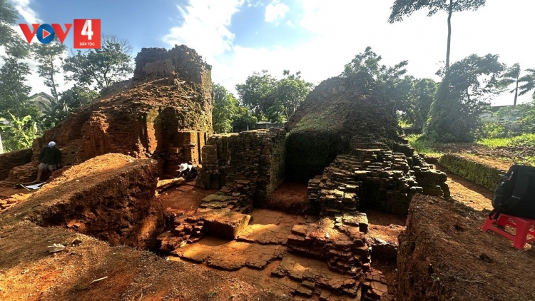 HUẾ XAY MOON BH’NƠƠN BH’RỢ LÊY PÊCH PAY CR’CHĂL 2 K’CIR THÁP ĐÔI LIỄU CỐC