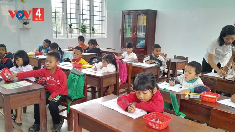 LÂH 1.000 P’NIÊN K’TỨI MANUYH ACOON COH ĐHỊ A LƯỚI BƠƠN HỌC P’RÁ VIỆT L’LĂM BÊL MOOT HỌC LỚP 1