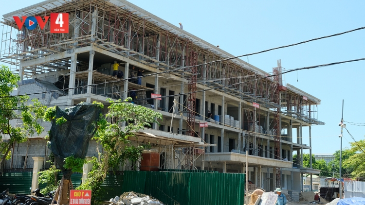 BHRỢ ĐONG ĂT CÔNG VỤ ĐOỌNG CÁN BỘ MOOT ĂT XANG BÊL PAZUM