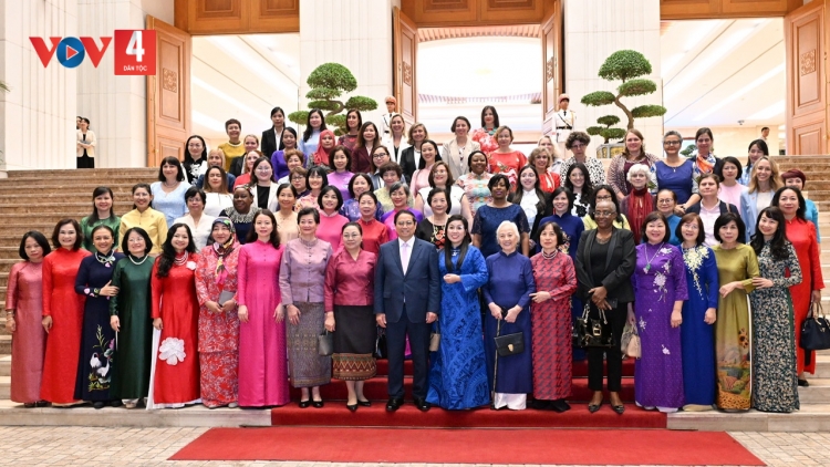 THỦ TƯỚNG PHẠM MINH CHÍNH LUM MĂT APÊÊ ĐONG NGOẠI GIAO PÂN ĐIL VIỆT NAM LÂNG BHA LANG K’TIÊC