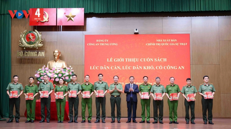 PA CĂH BÊỆ SÁCH “LÚC DÂN CẦN, LÚC DÂN KHÓ, CÓ CÔNG AN”