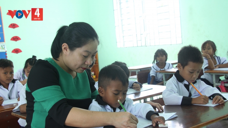 KHÁNH HÒA: BH’NƠƠN PA CHOOM PA XOỌNG P’RÁ VIỆT ĐOỌNG HA HỌC SINH ACOON COH